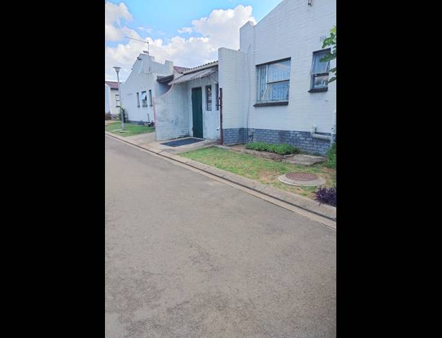 3 BEDROOM FREEHOLD FOR SALE IN PARADISE